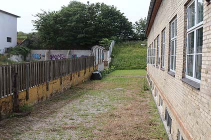 Før-billede af petanquebanen